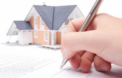 Giấy tờ viết tay có hiệu lực pháp lý khi mua bán nhà đất nếu được công chứng.